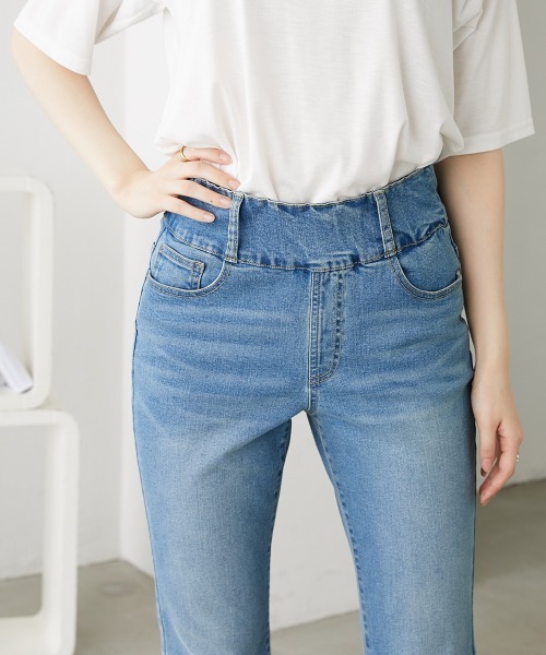 nissen（ニッセン）の「５秒で着痩せ　ワイドゴムカバーアップデニムパンツ（股下７２ｃｍ）（デニムパンツ・レディース・ネイビー系/ブルー系・S/M/L/LL）」の11枚目の写真