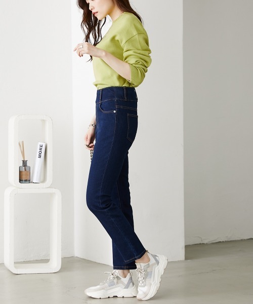 nissen（ニッセン）の「５秒で着痩せ　ワイドゴムカバーアップデニムパンツ（股下７２ｃｍ）（デニムパンツ・レディース・ネイビー系/ブルー系・S/M/L/LL）」の15枚目の写真