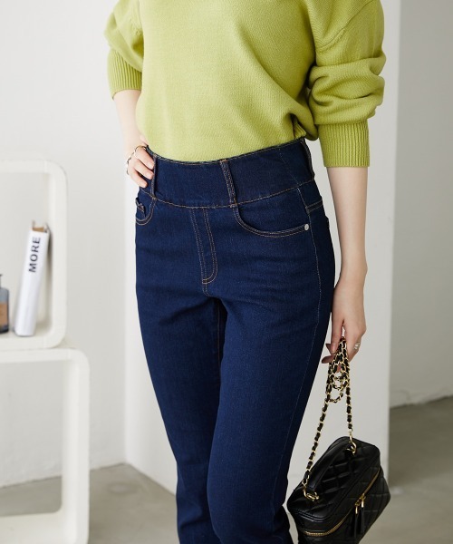 nissen（ニッセン）の「５秒で着痩せ　ワイドゴムカバーアップデニムパンツ（股下７２ｃｍ）（デニムパンツ・レディース・ネイビー系/ブルー系・S/M/L/LL）」の16枚目の写真