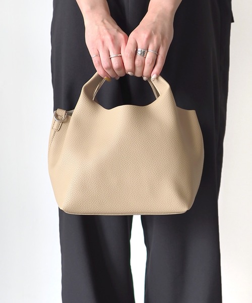 Riberry（リベリー）の「【ポーチ付き】2WAYボリュームハンドバッグ（ハンドバッグ・レディース・ベージュ/モカ・FREE）」の2枚目の写真