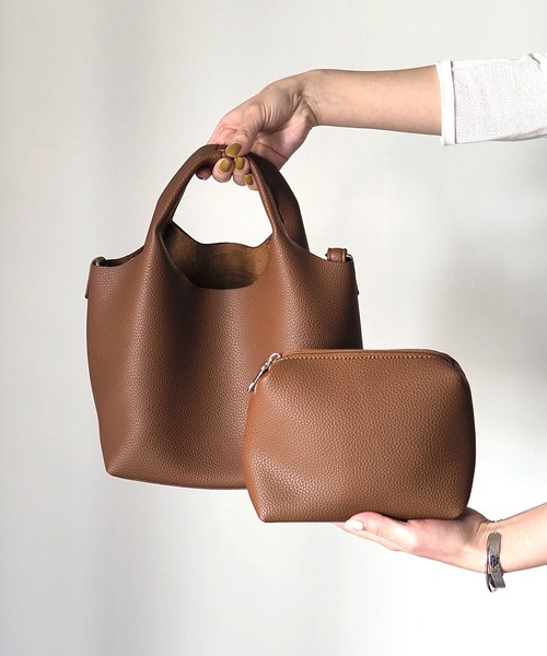 Riberry（リベリー）の「【ポーチ付き】2WAYボリュームハンドバッグ（ハンドバッグ・レディース・ベージュ/モカ・FREE）」の3枚目の写真