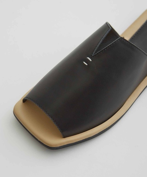 ADAM ET ROPE'（アダムエロペ）の「【cesse】スクエアトゥ バイカラー レザー サンダル / UNISEX（サンダル・メンズ・ブラック・41/42/43）」の8枚目の写真