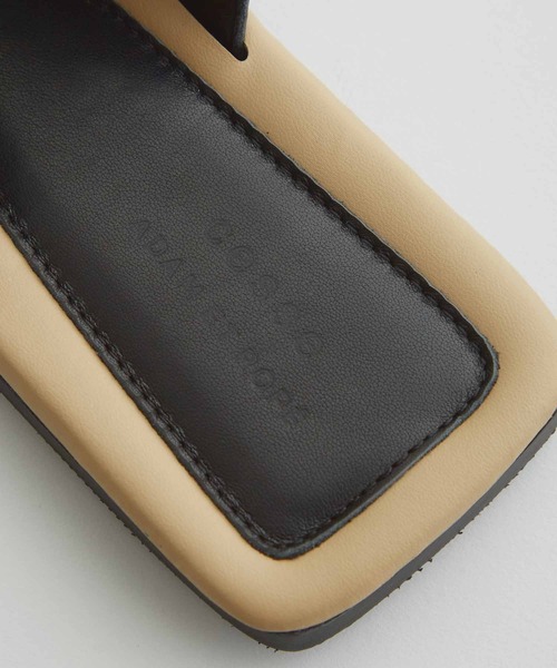 ADAM ET ROPE'（アダムエロペ）の「【cesse】スクエアトゥ バイカラー レザー サンダル / UNISEX（サンダル・メンズ・ブラック・41/42/43）」の9枚目の写真