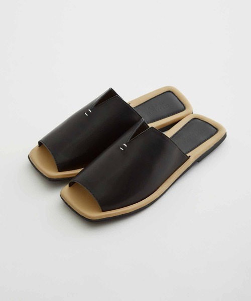 ADAM ET ROPE'（アダムエロペ）の「【cesse】スクエアトゥ バイカラー レザー サンダル / UNISEX（サンダル・メンズ・ブラック・41/42/43）」の2枚目の写真