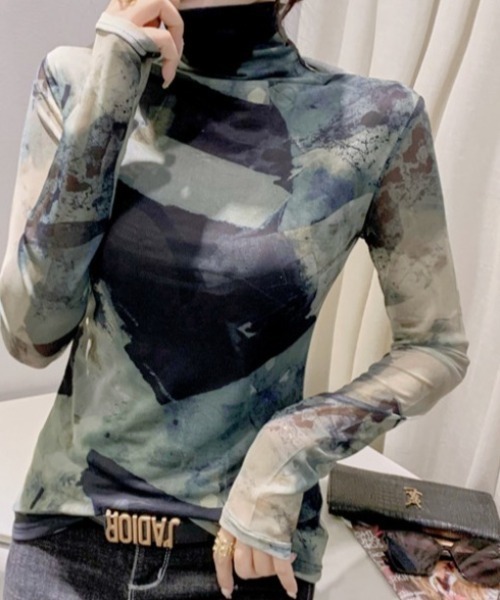 deux amour（ドゥーザムール）の「ムラ染めハイネックチュール長袖プルオーバー（その他トップス・レディース・グリーン・FREE）」の2枚目の写真