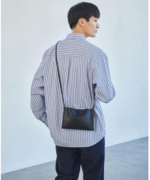 green label relaxing（グリーンレーベルリラクシング）の「GLR PVC ショルダーバッグ ヨコ（ショルダーバッグ・メンズ・ダークグレー/ブラック・FREE）」の4枚目の写真