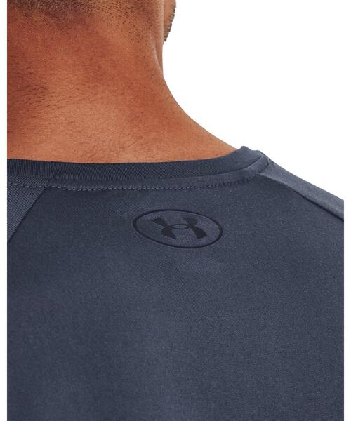 UNDER ARMOUR(アンダーアーマー)の「UAテック ショートスリーブTシャツ 〈プリントレフトチェスト〉(トレーニング/メンズ)(Tシャツ/カットソー・メンズ・チャコールグレー・L/XL/S/3XL/XXL/M)」の4枚目の写真