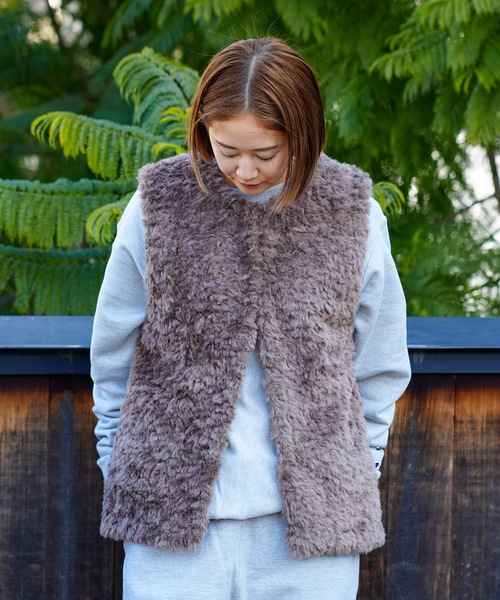 roial(ロイアル)の「VEST/ROILA(ロイアル)春秋にヘビロテしたくなる!リラックスフィットファーベスト(ベスト・レディース・ブラウン/ブルー系その他/ベージュ・MEDIUM/SMALL)」の5枚目の写真