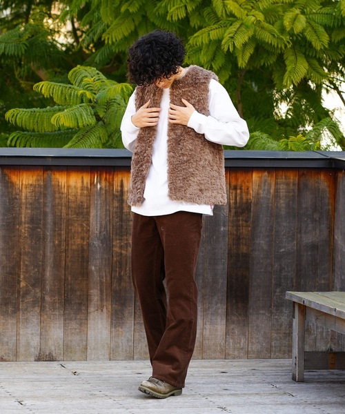 roial(ロイアル)の「VEST/ROILA(ロイアル)春秋にヘビロテしたくなる!リラックスフィットファーベスト(ベスト・レディース・ブラウン/ブルー系その他/ベージュ・MEDIUM/SMALL)」の9枚目の写真