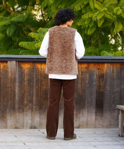 roial(ロイアル)の「VEST/ROILA(ロイアル)春秋にヘビロテしたくなる!リラックスフィットファーベスト(ベスト・レディース・ブラウン/ブルー系その他/ベージュ・MEDIUM/SMALL)」の10枚目の写真