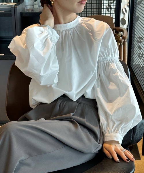 ■専用■美品 INED 2,3万円 ギャザーブラウス ボリュームスリーブブラウス ボリュームスリーブギャザーブラウス