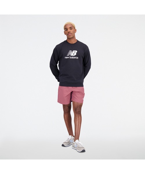 NEW BALANCE（ニューバランス）の「NB Essentials スタックドロゴ スウェットクルー（スウェット・メンズ・ライトグレー/ブラック・MEDIUM/XX-LARGE/LARGE/SMALL/X-LARGE）」の5枚目の写真