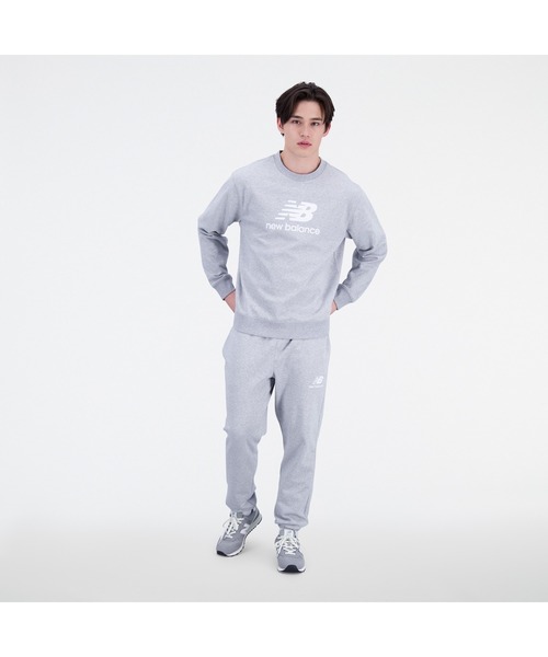 NEW BALANCE（ニューバランス）の「NB Essentials スタックドロゴ スウェットクルー（スウェット・メンズ・ライトグレー/ブラック・MEDIUM/XX-LARGE/LARGE/SMALL/X-LARGE）」の9枚目の写真