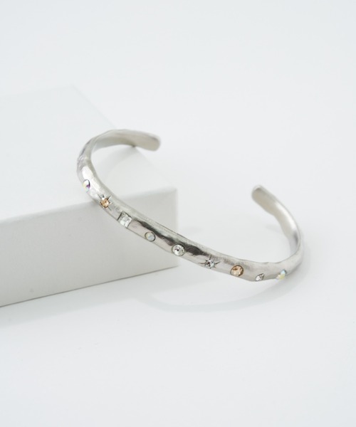 whim(ウィム)の「Stone Embed Bangle(バングル/リストバンド・レディース・ゴールド/シルバー/ゴールド系1/シルバー系1・FREE)」の2枚目の写真