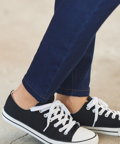 Honeys（ハニーズ）の「暖裏起毛パギンスパンツ（股下６６ｃｍ）（デニムパンツ・レディース・ワンウォッシュ/ライトインディゴブルー/ブラック・3L/S/M/L/LL）」の22枚目の写真