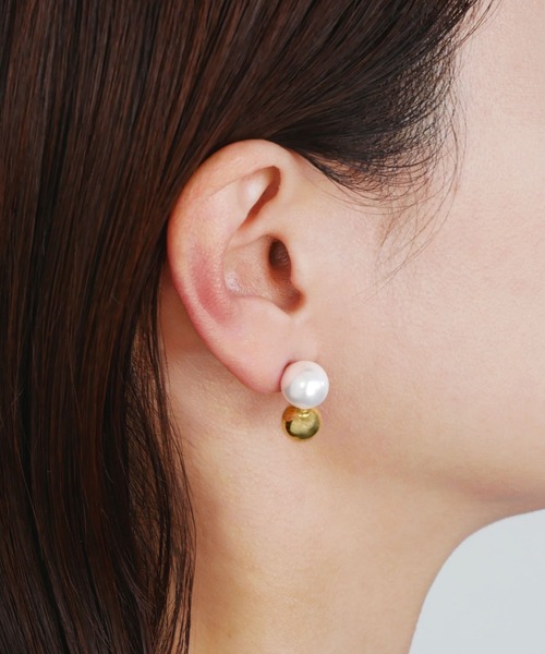 Kengo Kuma + MA,YU （ケンゴ クマ プラス マユ ）の「ケンゴ クマ プラス マユ pearl ピアス（ピアス（両耳用）・レディース・ゴールド・ONE SIZE）」の3枚目の写真