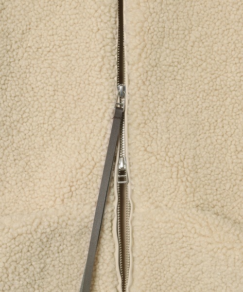 ADAM ET ROPE'(アダムエロペ)の「【サステナブル】ボンディングボアベスト(ベスト・レディース・チャコールグレー/ベージュ・FREE)」の15枚目の写真