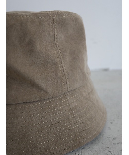 TRUNC（トランクエイティーエイト）の「Eco Suede Bucket Hat（ハット・レディース・ブラック/グレイッシュベージュ・FREE）」の14枚目の写真