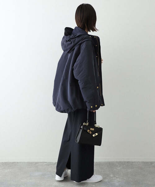 SLOBE IENA(スローブイエナ)の「ポリエステルナイロンフーディブルゾン(ブルゾン・レディース・ネイビー/ベージュ・FREE)」の16枚目の写真