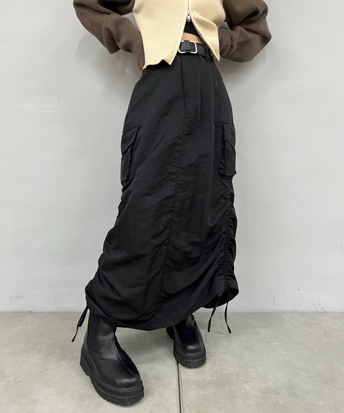 WHO'S WHO gallery（フーズフーギャラリー）の「シャーリングナイロンロングスカート（スカート・レディース・グレー/ブラック/ネイビー・FREE）」の5枚目の写真