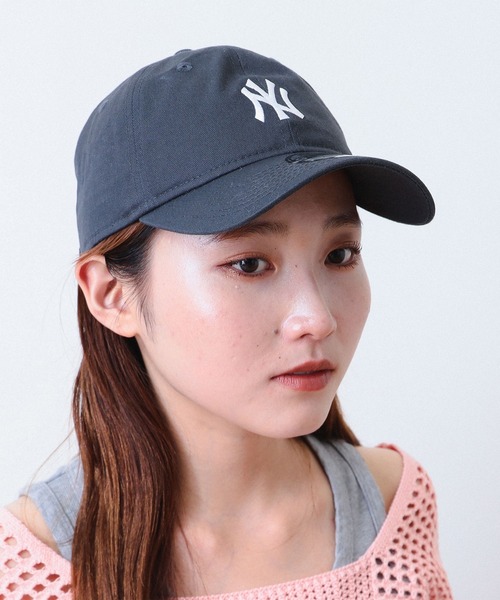 NEW ERA(ニューエラ)の「NEW ERA × BEAMS BOY / 別注 930 ニューヨークヤンキース キャップ 24SS(キャップ・レディース・ネイビー/ピンク/チャコールグレー/クリーム・ONE SIZE)」の2枚目の写真