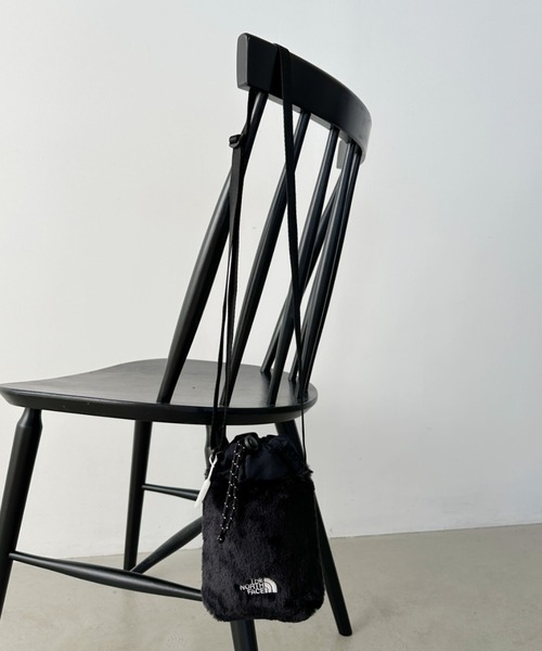 THE NORTH FACE(ザノースフェイス)の「国内未発売 THE NORTH FACE(ザ・ノースフェイス)/ストリングギャザーミニファーショルダー スマホショルダー ポーチ/GIRLS FUR CROSS BAG(ショルダーバッグ・レディース・クリーム/ブラック/ピンク・FREE)」の7枚目の写真