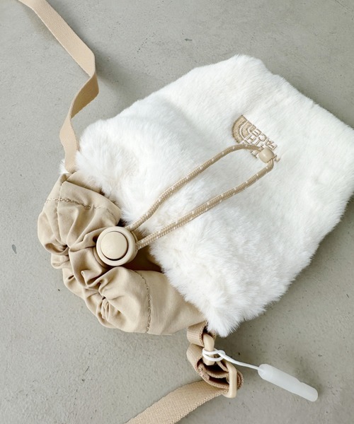 THE NORTH FACE(ザノースフェイス)の「国内未発売 THE NORTH FACE(ザ・ノースフェイス)/ストリングギャザーミニファーショルダー スマホショルダー ポーチ/GIRLS FUR CROSS BAG(ショルダーバッグ・レディース・クリーム/ブラック/ピンク・FREE)」の15枚目の写真