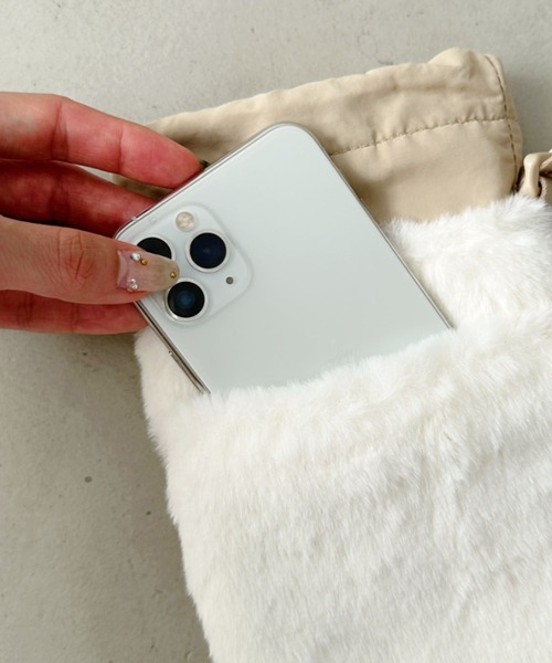 THE NORTH FACE(ザノースフェイス)の「国内未発売 THE NORTH FACE(ザ・ノースフェイス)/ストリングギャザーミニファーショルダー スマホショルダー ポーチ/GIRLS FUR CROSS BAG(ショルダーバッグ・レディース・クリーム/ブラック/ピンク・FREE)」の12枚目の写真