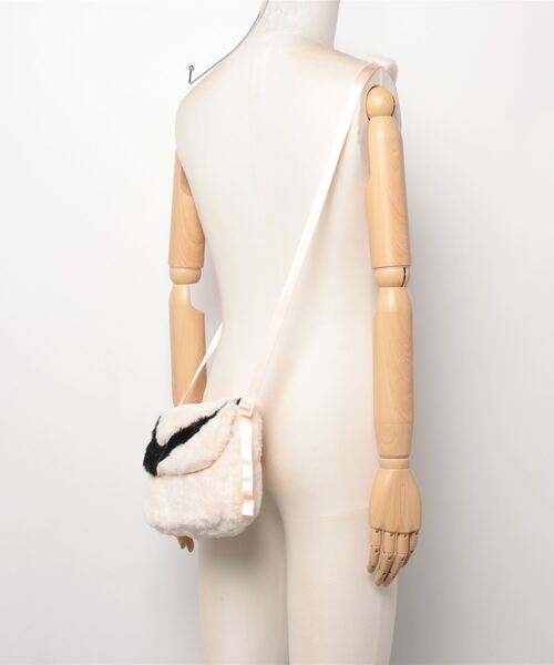 NIKE(ナイキ)の「NIKE WMNS NSW FUTURA 365 FX FUR CROSSBOD FB3048-838(ショルダーバッグ・レディース・ライトピンク・ONE SIZE)」の13枚目の写真