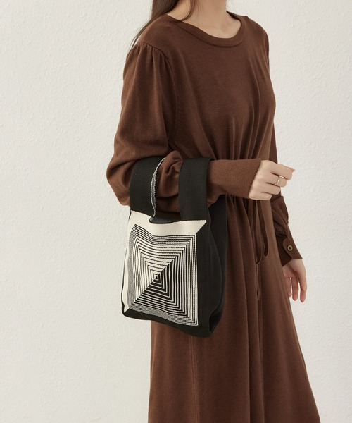 LA VORAGINE（ラ ヴォラジネ）の「バイカラーニットトートバッグ クラッチバッグ ハンドバッグ（ハンドバッグ・レディース・I/F/A/C/D/E/G/H/B・FREE）」の16枚目の写真