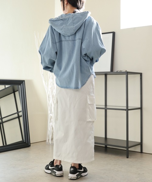 ULEULA（ウルア）の「デニムフードオーバーブルゾン（デニムジャケット・レディース・ブルー/サックスブルー・FREE）」の13枚目の写真