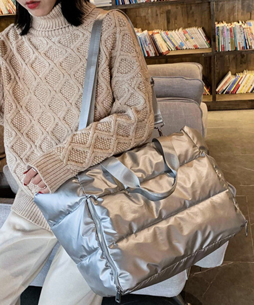DAY CLOSET(デイ クローゼット)の「【A4収納可】2WAYぷっくりキルティングトートバッグ+ベルト 2点セット(トートバッグ・レディース・ブラック/グリーン/シルバー/パープル/ピンク/ブルー・ONE SIZE)」の6枚目の写真