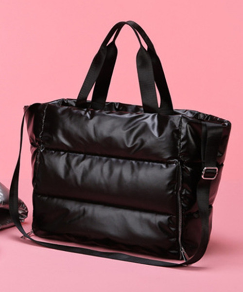 DAY CLOSET(デイ クローゼット)の「【A4収納可】2WAYぷっくりキルティングトートバッグ+ベルト 2点セット(トートバッグ・レディース・ブラック/グリーン/シルバー/パープル/ピンク/ブルー・ONE SIZE)」の2枚目の写真