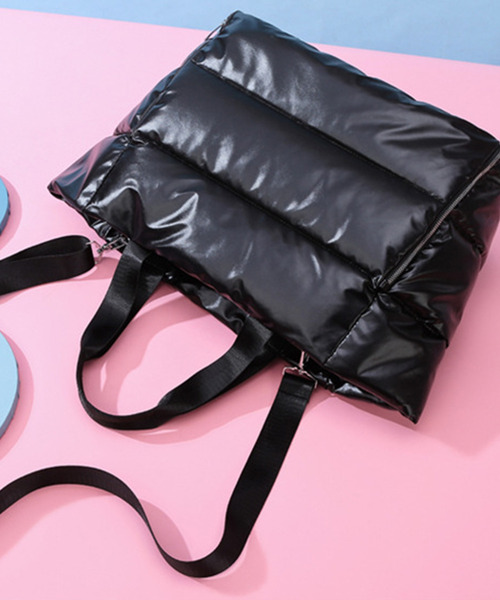 DAY CLOSET(デイ クローゼット)の「【A4収納可】2WAYぷっくりキルティングトートバッグ+ベルト 2点セット(トートバッグ・レディース・ブラック/グリーン/シルバー/パープル/ピンク/ブルー・ONE SIZE)」の8枚目の写真