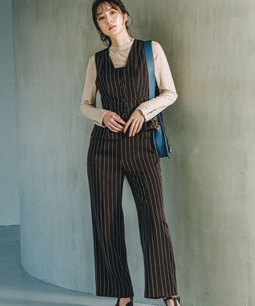 Andemiu(アンデミュウ)の「ベスト×サロペット2ピース100674(パンツドレス・レディース・ベージュ/ブラック/ラベンダー・FREE)」の2枚目の写真