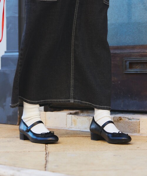 FREAK'S STORE（フリークスストア）の「ROVERETO/ロベレート ローヒール ストラップリボン付きシューズ（パンプス・レディース・ブラック/ホワイト・38/36/37）」の4枚目の写真