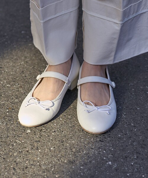 FREAK'S STORE（フリークスストア）の「ROVERETO/ロベレート ローヒール ストラップリボン付きシューズ（パンプス・レディース・ブラック/ホワイト・38/36/37）」の10枚目の写真