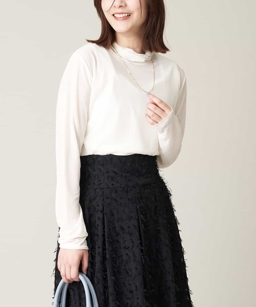 a.v.v（アーヴェヴェ）の「シアーハイネックトップス（Tシャツ/カットソー・レディース・アイボリー/ホワイト/チャコールグレー/ライトピンク・38/36/42/34/40）」の2枚目の写真