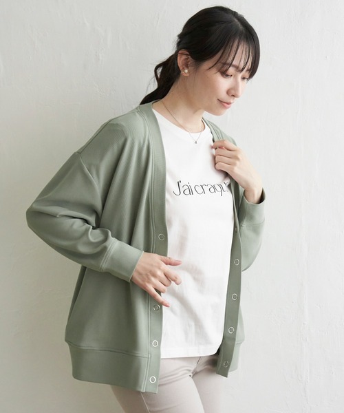 ikka(イッカ)の「スポンディッシュVネックカーディガン(カーディガン/ボレロ・レディース・ベージュ/ブラック/オリーブ/ブルー・M/L/S)」の4枚目の写真
