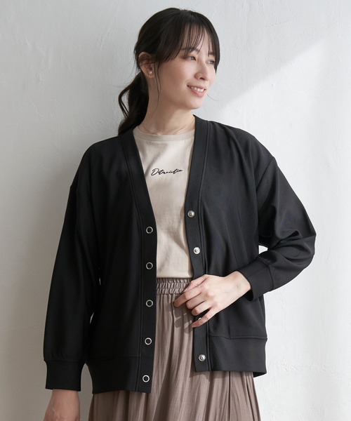 ikka(イッカ)の「スポンディッシュVネックカーディガン(カーディガン/ボレロ・レディース・ベージュ/ブラック/オリーブ/ブルー・M/L/S)」の2枚目の写真