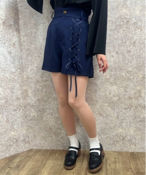 axes femme POETIQUE(アクシーズファムポエティック)の「レースアップショートパンツ(その他パンツ・レディース・ネイビー/ブラック/ベージュ・MEDIUM)」の3枚目の写真