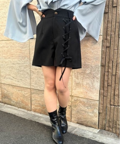 axes femme POETIQUE(アクシーズファムポエティック)の「レースアップショートパンツ(その他パンツ・レディース・ネイビー/ブラック/ベージュ・MEDIUM)」の2枚目の写真