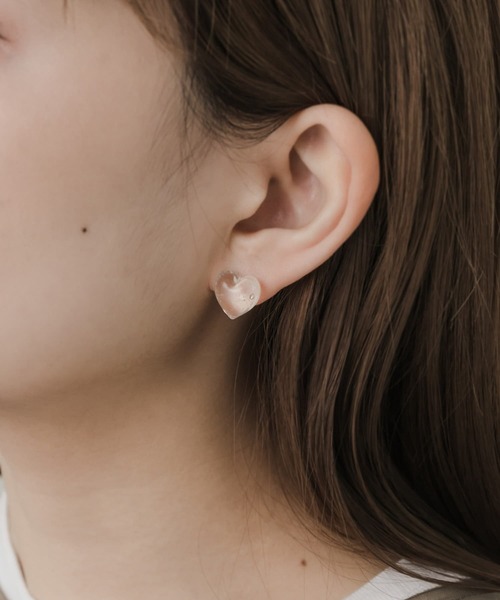 SMELLY（スメリー）の「ガラスハートピアス（ピアス（両耳用）・レディース・ブラック/クリア・-）」の4枚目の写真