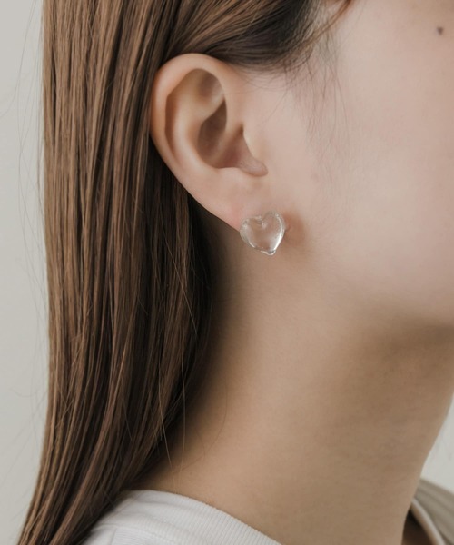 SMELLY（スメリー）の「ガラスハートピアス（ピアス（両耳用）・レディース・ブラック/クリア・-）」の5枚目の写真