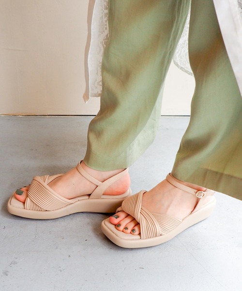 cava cava（サヴァサヴァ）の「厚底サンダル　7420171（サンダル・レディース・ライトベージュ/ブラック/イエロー・24.5cm/24.0cm/23.5cm/23.0cm/22.5cm）」の3枚目の写真