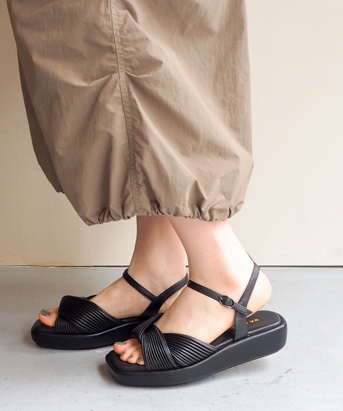 cava cava（サヴァサヴァ）の「厚底サンダル　7420171（サンダル・レディース・ライトベージュ/ブラック/イエロー・24.5cm/24.0cm/23.5cm/23.0cm/22.5cm）」の7枚目の写真