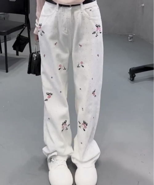 GEMEDA（ジェメダ）の「花柄刺しゅうデニムパンツ（デニムパンツ・レディース・ライトブルー/ホワイト・S/M）」の17枚目の写真