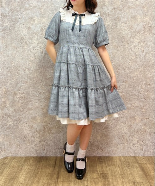 axes femme（アクシーズファム）の「リボンブローチティアード