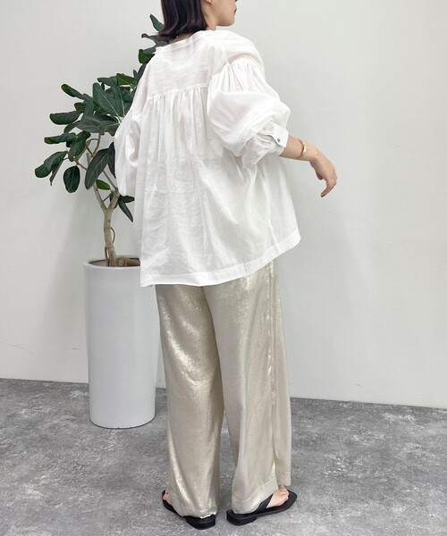 fredy emue（フレディエミュ）の「リネン混スキッパーボリュームブラウス（シャツ/ブラウス・レディース・ライトブルー/オフホワイト/ピンク/ダークブラウン・38）」の8枚目の写真