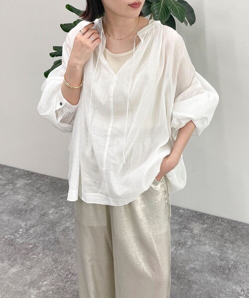 fredy emue（フレディエミュ）の「リネン混スキッパーボリュームブラウス（シャツ/ブラウス・レディース・ライトブルー/オフホワイト/ピンク/ダークブラウン・38）」の10枚目の写真